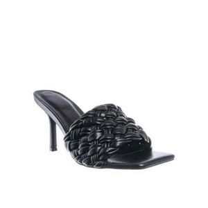 New in box***Bamboo short heel sandal